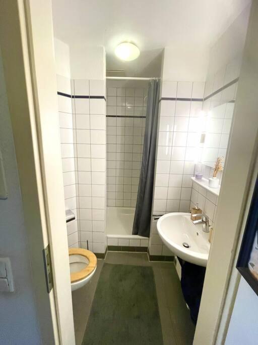 - Chilliges Zimmer In Dusseldorf Mit Balkon & Kuche; Big Tv And Bed - Luaran gambar