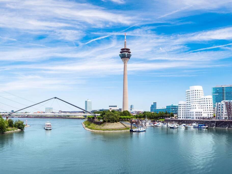 - Chilliges Zimmer In Dusseldorf Mit Balkon & Kuche; Big Tv And Bed - Luaran gambar
